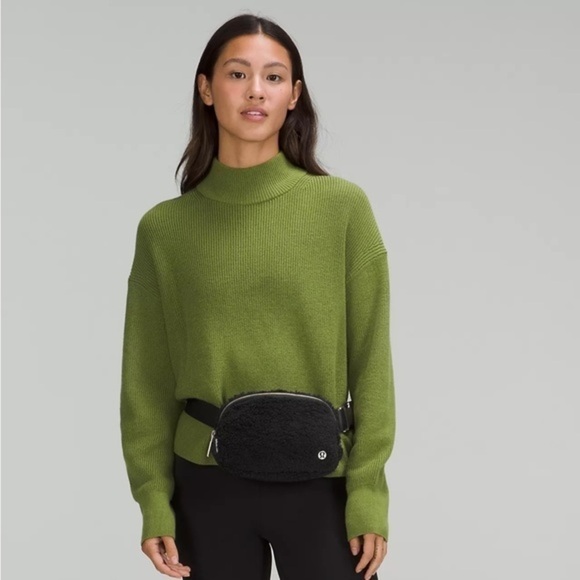 Lululemon Fleece Everywhere Belt Bag Black - Picture 10 of 11